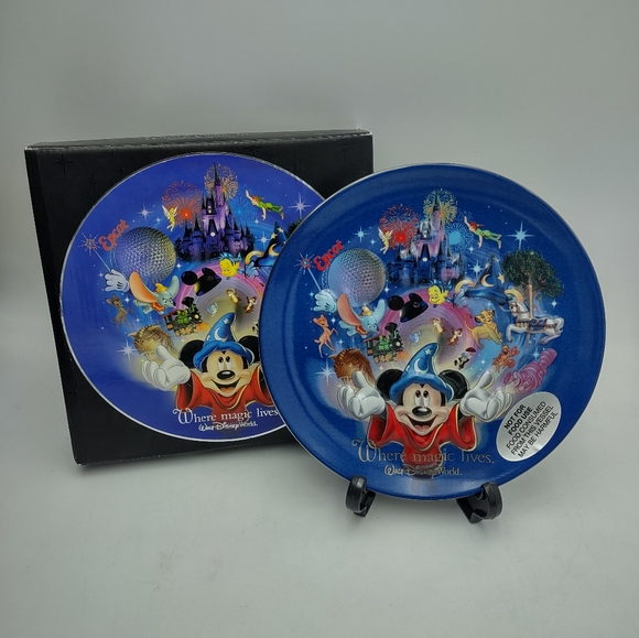 Walt Disney World "Where The Magic Lives" 3D Collector Plate NWT - Picture 1 of 15
